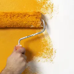 Jak pomalować ścianę bez smug? Poradnik eksperta krok po kroku