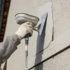 Temperatura tynków wewnętrznych: Jak uniknąć pęknięć i błędów?