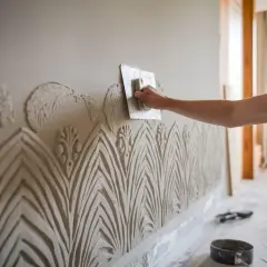 Wzory z gipsu na ścianie: Jak stworzyć efekt WOW w domu?