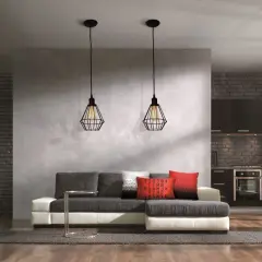 Nowoczesna kuchnia i salon rozdzielone betonową ścianą działową. Dwa wiszące lampy tworzą nastrój.