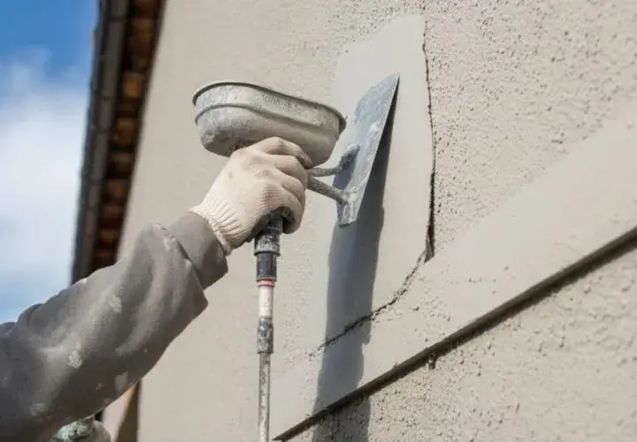 Temperatura tynków wewnętrznych: Jak uniknąć pęknięć i błędów?